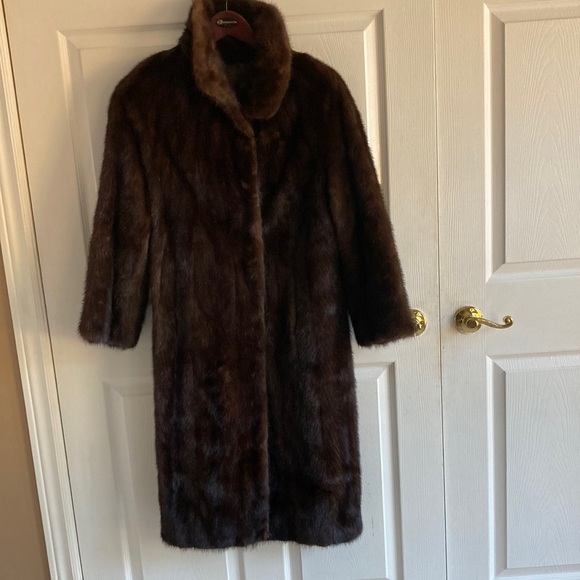 Luxurious full length fur coat. Size M. In excellent condition (well cared for). - Picture 2 of 12